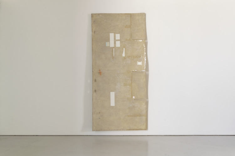 cut-down-the-middle-galerias-municipais-05