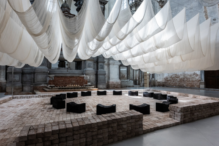 11_OS_Exhibition_Re-Stor(y)ing Oceania_Elisapeta Hinemoa Heta_Foto. Giacomo Cosua_C1310604