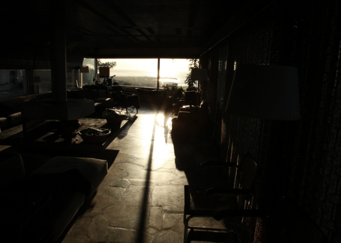 emily-wardill.-night-for-day-production-still-2.-murfacem-house-designed-by-antonio-texeira-guerra.-2019-1920x1365
