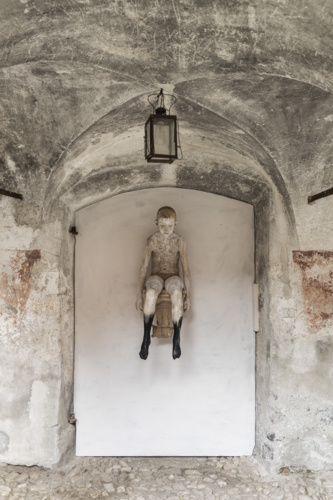 Bruno Walpoth, Pinocchio, 2022. View at Castel Gardena, Selva Gardena. Commissioned by Biennale Gherdëina ∞. Ph. Tiberio Sorvillo