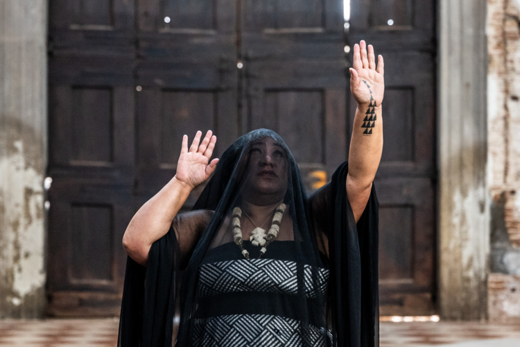 1_OS_Exhibition_Re-Stor(y)ing Oceania_Latai Taumoepeau_Ph. Giacomo Cosua_C1330141