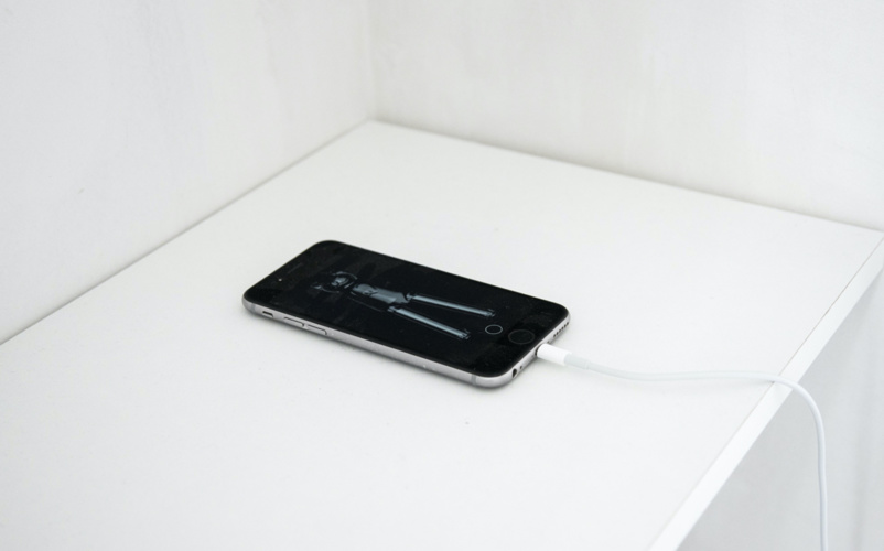 2_Phantoms and Notifications — 2015, video on iPhone, 16.9 (vertical), 1080p, 3 min on loop_4