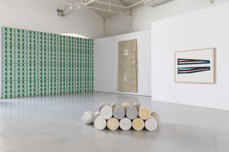 cut-down-the-middle-galerias-municipais-04